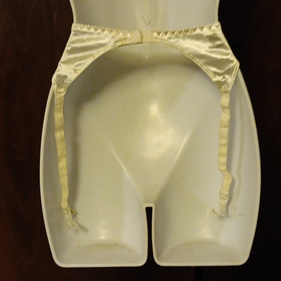 NWOT VOGUE DESSOUS WHITE SATIN LACE GARTER LARGE - Picture 3 of 4